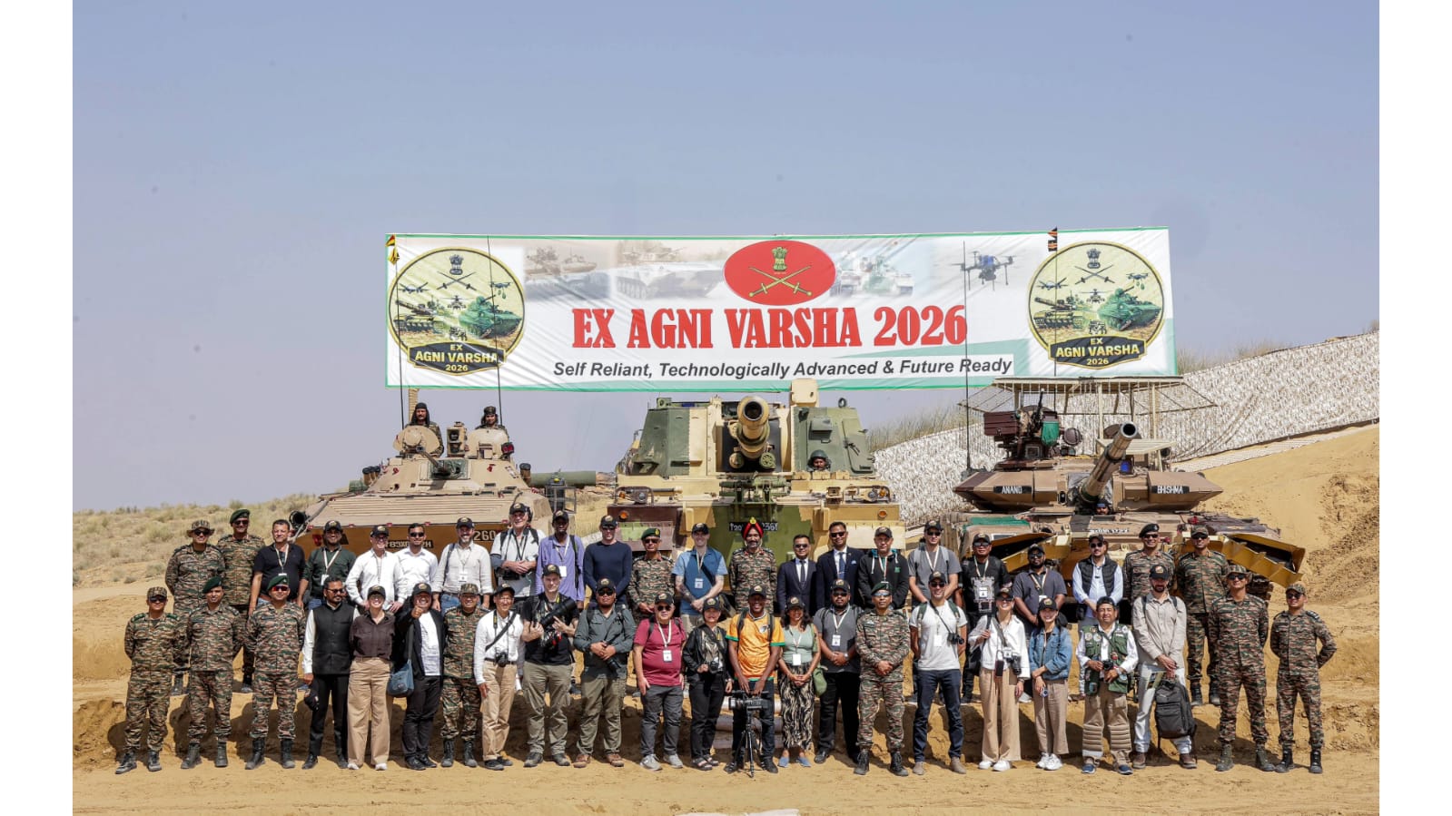 भारतीय सेना की दक्षिणी कमान के सैनिकों ने राजस्थान के पोखरण फील्ड फायरिंग रेंज में युद्धाभ्यास ‘अग्निवर्षा’ को संचालित किया