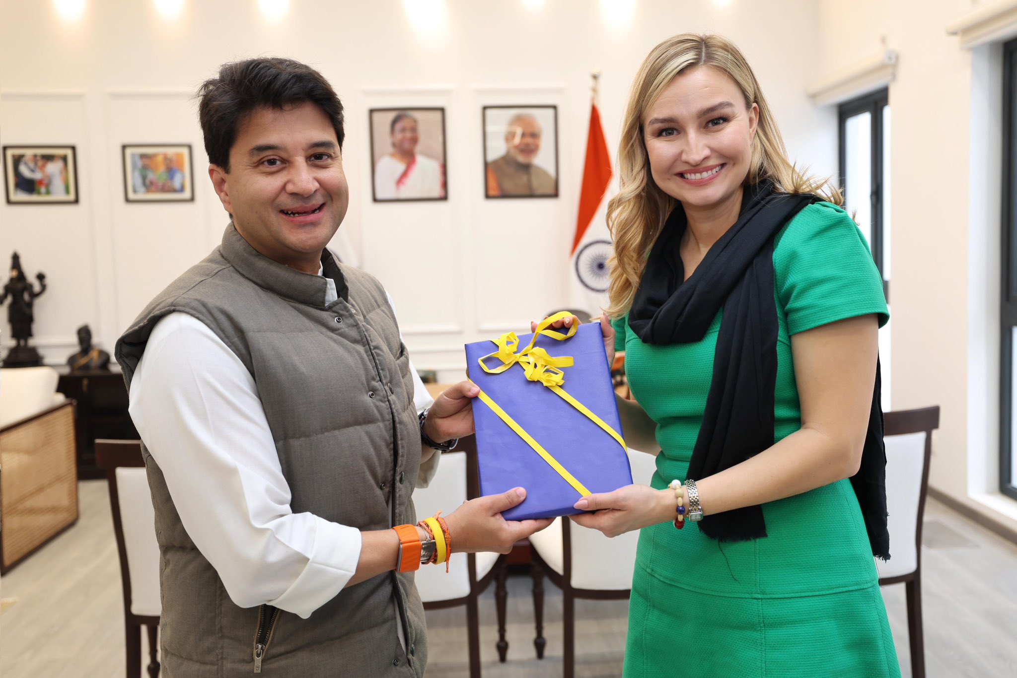 संचार मंत्री ज्योतिरादित्य सिंधिया ने नई दिल्ली में स्वीडन उप प्रधानमंत्री एब्बा बुश से मुलाकात की