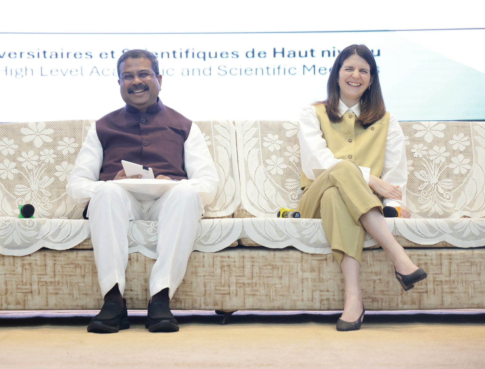 शिक्षा मंत्री धर्मेंद्र प्रधान ने इंडिया एआई इम्पैक्ट समिट में आर्टिफिशियल इंटेलीजेंस के लिए फ्रांस दूत से की मुलाकात