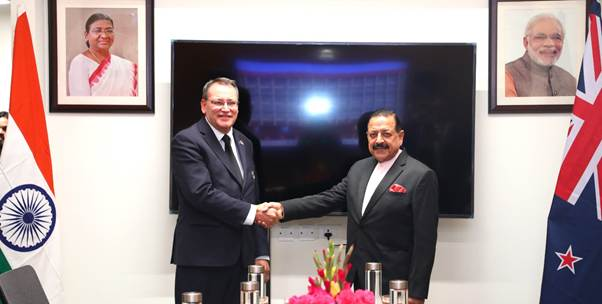 विज्ञान एवं प्रौद्योगिकी राज्य मंत्री जितेंद्र सिंह ने न्यूजीलैंड के विज्ञान मंत्री शेन रेती से इंडिया एआई इम्पैक्ट शिखर सम्मेलन के दौरान वार्ता की