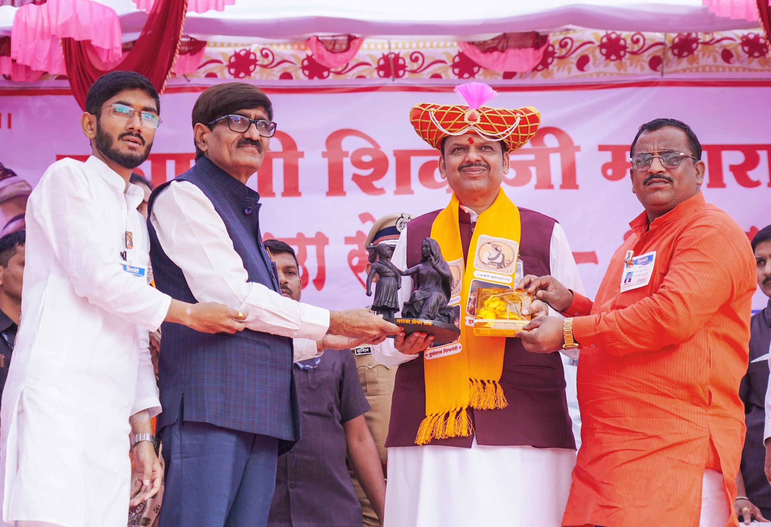 छत्रपति शिवाजी महाराज की जयंती पर महाराष्ट्र में उत्सव का माहौल, मुख्यमंत्री देवेंद्र फडणवीस ने जन्मोत्सव में लिया हिस्सा