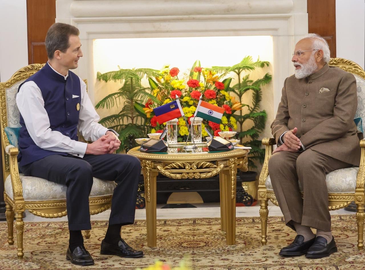 प्रधानमंत्री मोदी ने इंडिया एआई इम्पैक्ट समिट से इतर लिकटेंस्टीन के राजकुमार प्रिंस एलोइस के साथ द्विपक्षीय बैठक की