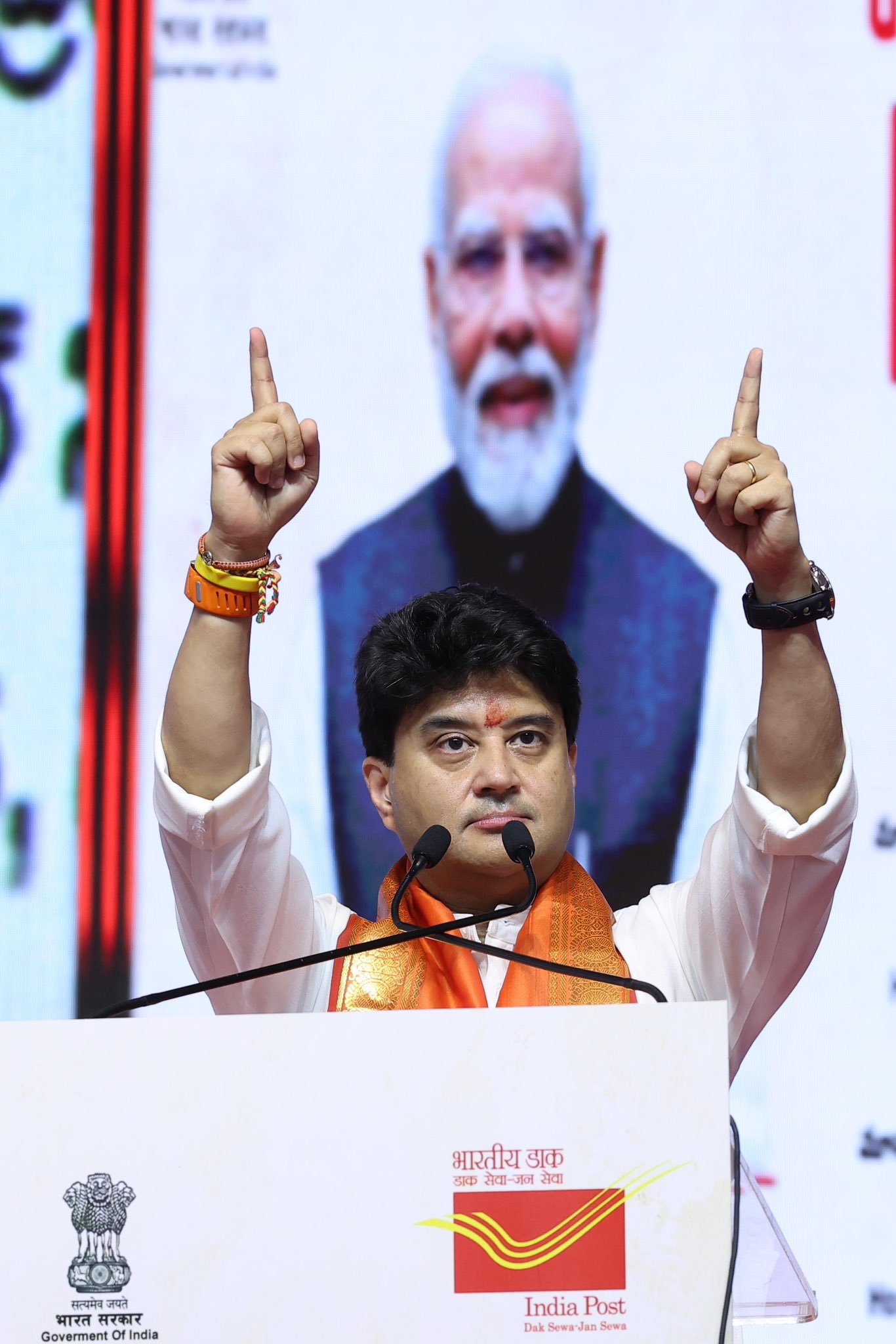 केंद्रीय संचार मंत्री ज्योतिरादित्य सिंधिया ने ग्रामीण डाक सेवकों को ग्रामीण भारत की रीढ़ बताते हुए उनकी सराहना की