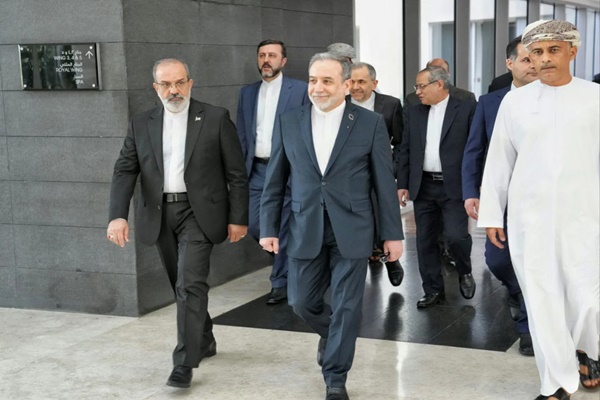 Iran’s foreign minister arrives in Geneva for second round of nuke talks with US