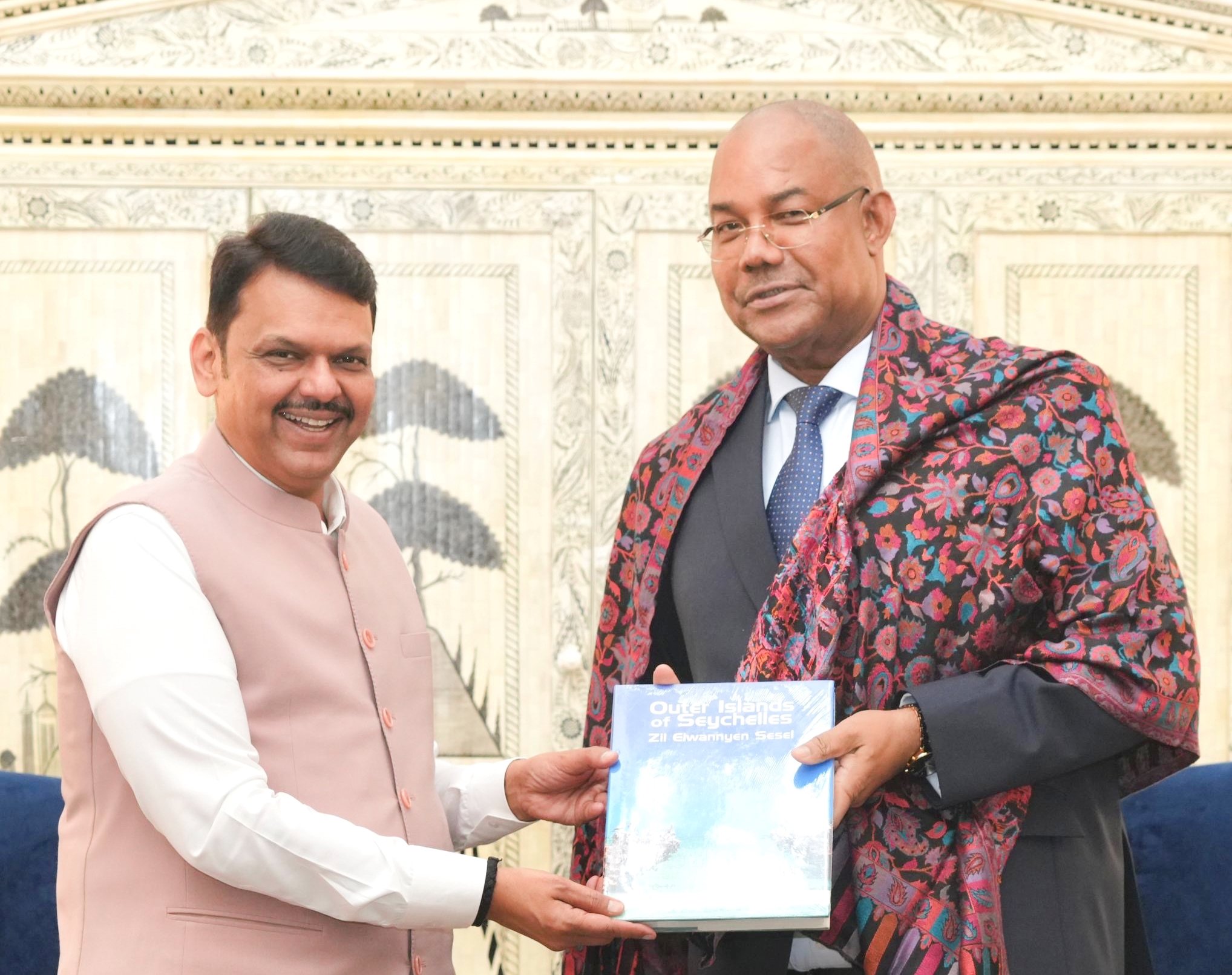 Maharashtra CM Devendra Fadnavis meets Seychelles President Patrick Herminie