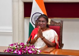 Prez Droupadi Murmu Extends Greetings to Citizens, Special Wishes to Women