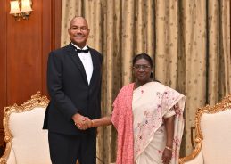 President Murmu receives Seychelles President Patrick Herminie at Rashtrapati Bhavan & hosts banquet in his honour
