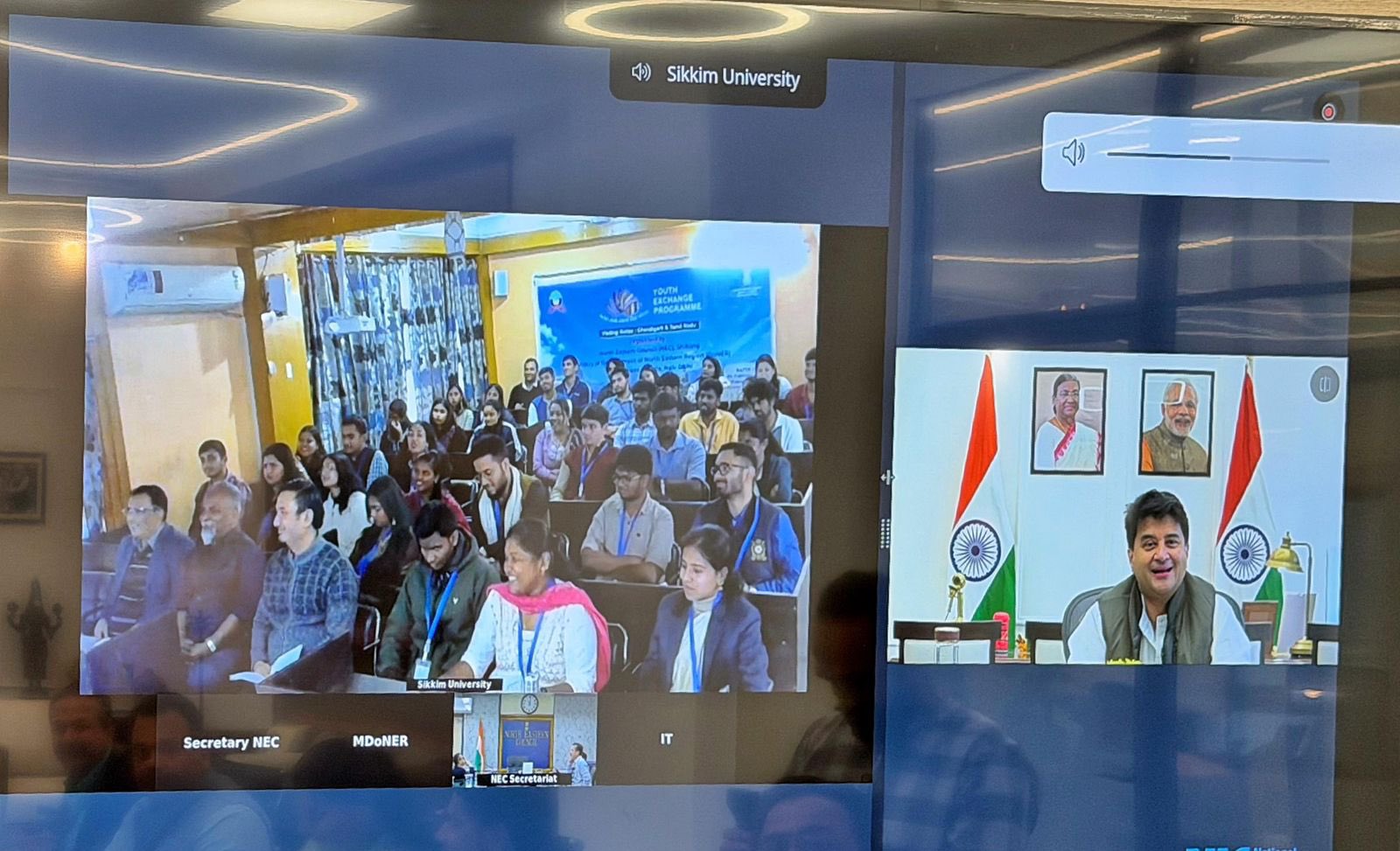 केंद्रीय मंत्री ज्योतिरादित्य सिंधिया ने अष्टलक्ष्मी दर्शन युवा विनिमय कार्यक्रम के 11वें समूह से वर्चुअल माध्यम से बातचीत की