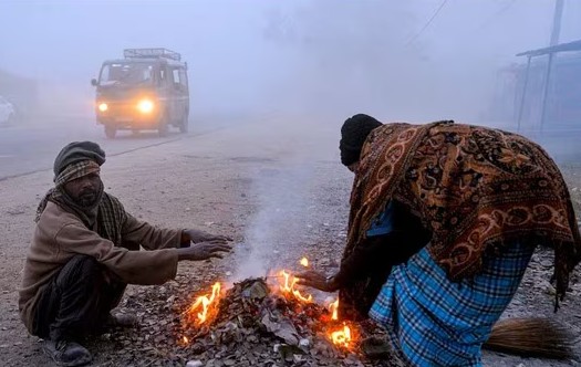 कई राज्यों में घने कोहरे का अलर्ट, दक्षिणी में तेज हवाओं और तूफान की चेतावनी