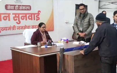 मुख्यमंत्री रेखा गुप्ता ने सुनीं विभिन्न क्षेत्रों से आए नागरिकों की समस्याएं