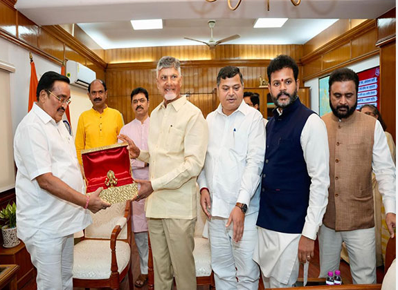 आंध्र प्रदेश मुख्यमंत्री ने  केंद्रीय जल शक्ति मंत्री से की मुलाकात