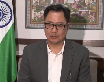 सदन को गुमराह करने के आरोप में विपक्ष के नेता राहुल गांधी के खिलाफ विशेषाधिकार नोटिस भेजेगी सरकार: संसदीय कार्य मंत्री