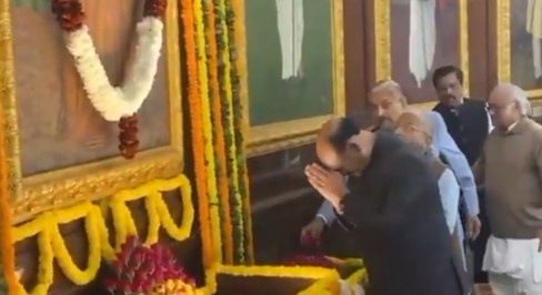 लोकसभा अध्यक्ष ओम बिरला ने सरोजिनी नायडू की जयंती पर श्रद्धांजलि अर्पित की