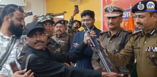 बिहार के मुंगेर में अंतिम सशस्त्र माओवादी के आत्मसमर्पण के बाद राज्‍य नक्सल मुक्त घोषित