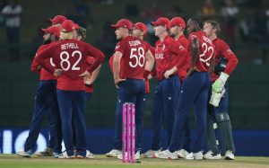 टी-20 क्रिकेट विश्व कप: इंग्लैंड ने सुपर-8 के मुकाबले में पाकिस्तान को 2 विकेट से हराया