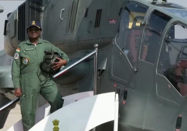 President Droupadi Murmu Takes Sortie in Indigenous LCH ‘Prachand’ at Jaisalmer