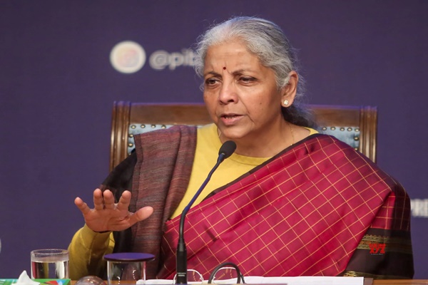 वर्तमान वित्‍त वर्ष में वास्तविक जीडीपी वृद्धि 7.4 प्रतिशत और नॉमिनल जीडीपी वृद्धि 8 प्रतिशत रहने का अनुमान