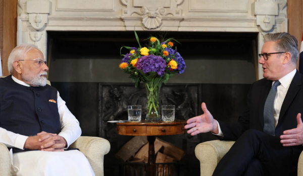 भारत और ब्रिटेन ने आज व्यापार, प्रौद्योगिकी और निवेश के क्षेत्र में सहयोग बढ़ाने पर चर्चा की