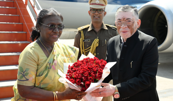 एक दिन के दौरे पर झारखंड पहुंचीं राष्ट्रपति द्रौपदी मुर्मु