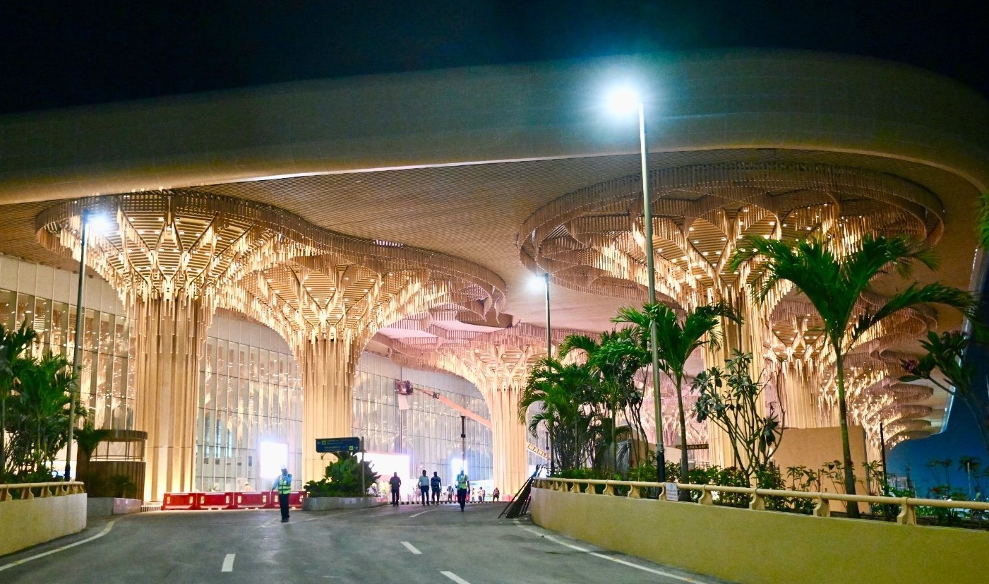 असम के गुवाहाटी हवाई अड्डे पर नए एकीकृत टर्मिनल से उड़ानों का वाणिज्यिक परिचालन शुरू हुआ