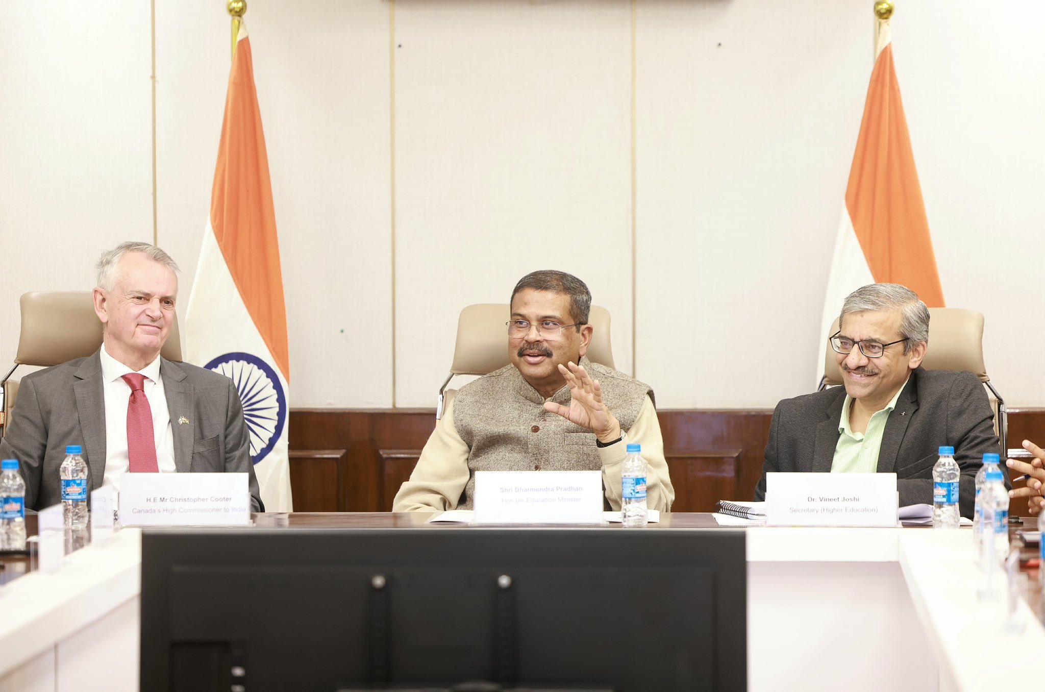 केंद्रीय शिक्षामंत्री ने कनाडा के 24 प्रमुख विश्वविद्यालयों के शिक्षाविदों के प्रतिनिधिमंडल से मुलाकात की