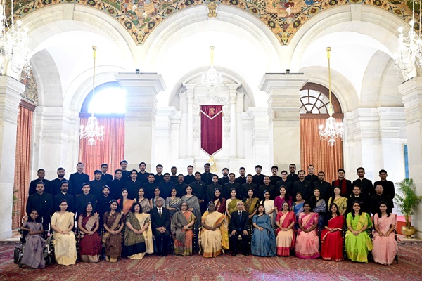 President Droupadi Murmu Meets Officer Trainees at Rashtrapati Bhavan