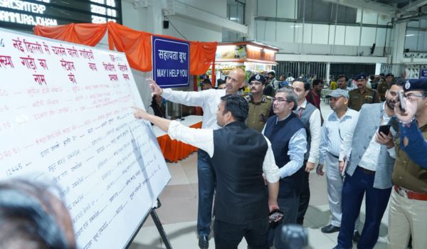 Northern Railway GM Rajesh Kumar Pandey inspects New Delhi Railway Station, Anand Vihar Terminal ahead of Holi rush 