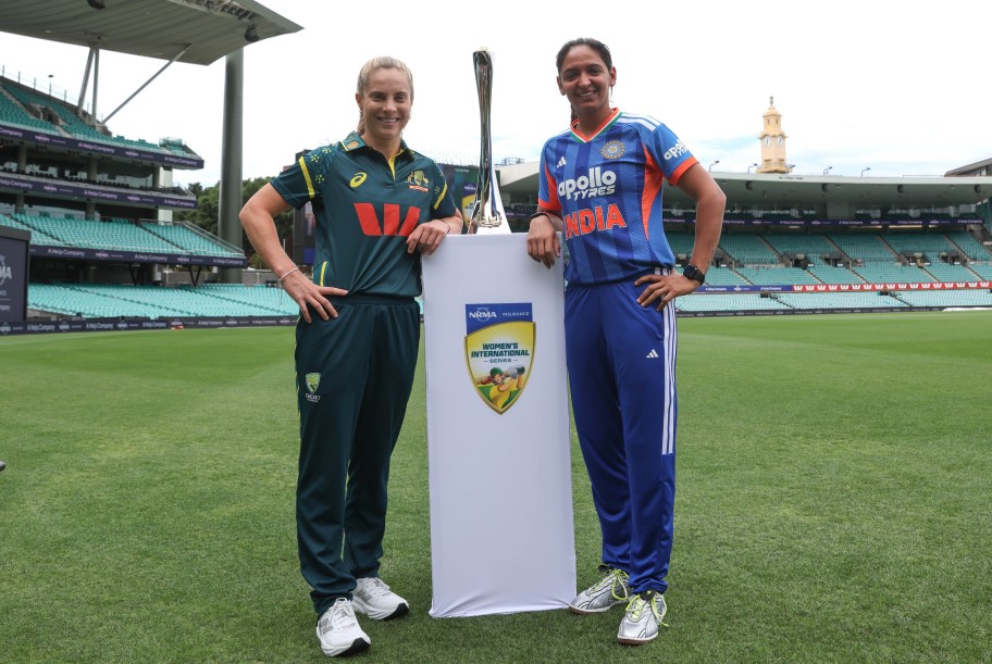 भारत और ऑस्ट्रेलिया की महिला क्रिकेट टीमों के बीच तीन टी-20 मैचों की श्रृंखला का पहला मैच आज