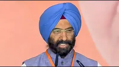 दिल्‍ली के पर्यावरण मंत्री मंजिंदर सिंह सिरसा ने  दिल्ली प्रदूषण नियंत्रण समिति-डीपीसीसी के साथ एक समीक्षा बैठक की