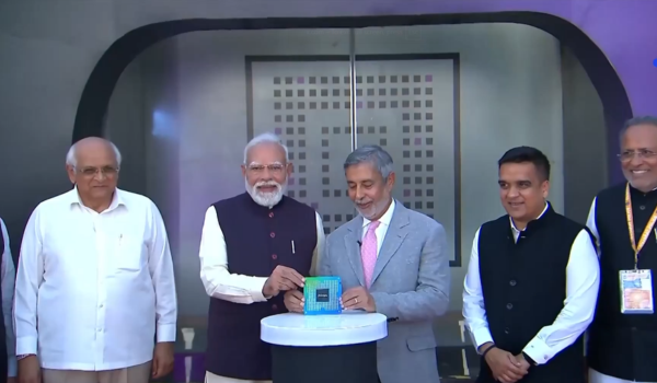 प्रधानमंत्री मोदी ने गुजरात में माइक्रोन एटीएमपी सुविधा का उद्घाटन किया
