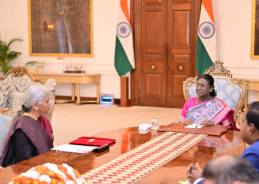 FM Nirmala Sitharaman Calls on President Murmu Ahead of Union Budget 2026-27