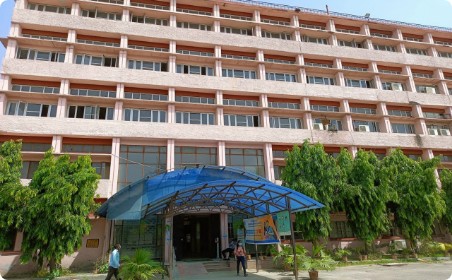 दिल्ली लोक निर्माण विभाग ने रात्रिकालीन सुरक्षा और दृश्यता सुदृढ़ करने की दिशा में महत्वपूर्ण कदम उठाया