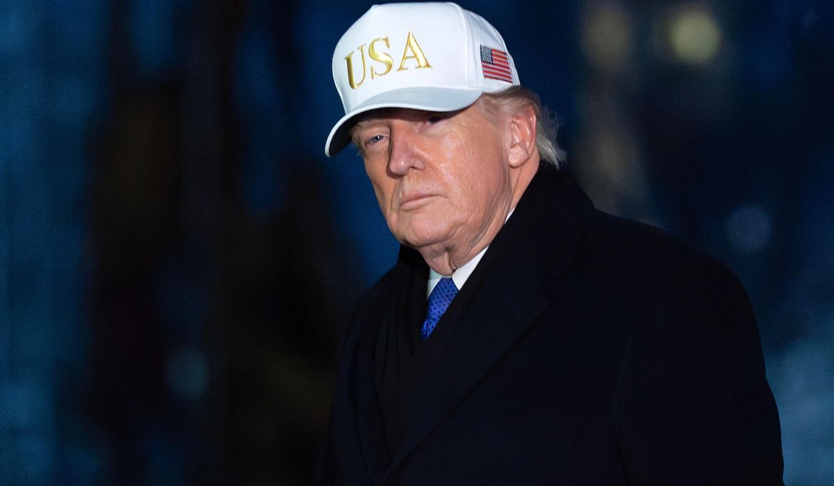 अमरीका: सुरक्षा घेरा तोड़ राष्ट्रपति ट्रंप के आवास में घुसा हथियारबंद व्यक्ति, खूफिया विभाग ने किया ढेर