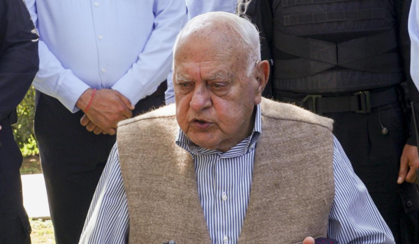 जम्‍मू-कश्‍मीर पुलिस ने पूर्व मुख्‍यमंत्री फारुख अब्‍दुल्‍ला पर हुई गोलीबारी की जांच के लिए विशेष जांच दल गठित किया