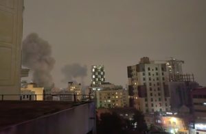 अमरीका ने बढ़ती ऊर्जा कीमतों पर अंकुश लगाने के लिए समुद्र में फंसे ईरानी तेल पर लगे प्रतिबंधों में ढ़ील दी, ईरान और इस्राएल के बीच हमले जारी