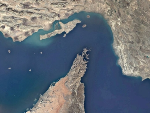 Iran threatens to completely close Strait of Hormuz if US attacks its power plants    