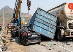 Maharashtra: 3 killed, several injured in Mumbai-Pune Expressway accident