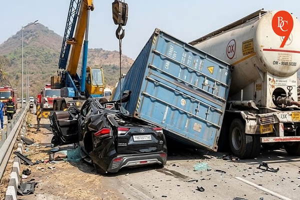 Maharashtra: 3 killed, several injured in Mumbai-Pune Expressway accident