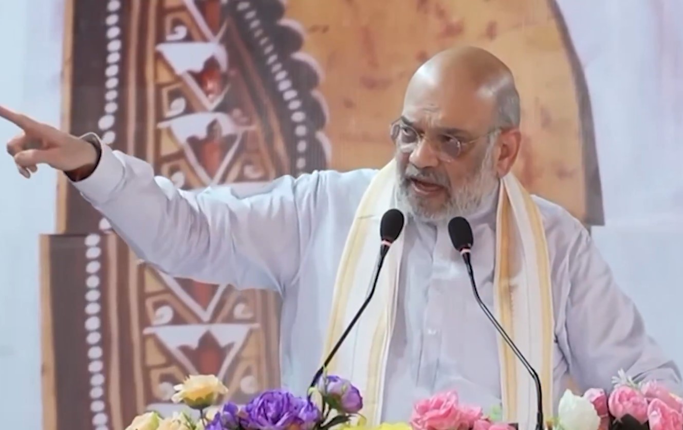 केंद्रीय गृह मंत्री अमित शाह ने तृणमूल कांग्रेस सरकार पर सुरक्षा संबंधी चूक और आर्थिक संकट का आरोप लगाया