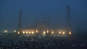 ईद-उल-फित्र का त्योहार आज हर्षोल्लास के साथ मनाया जा रहा है 