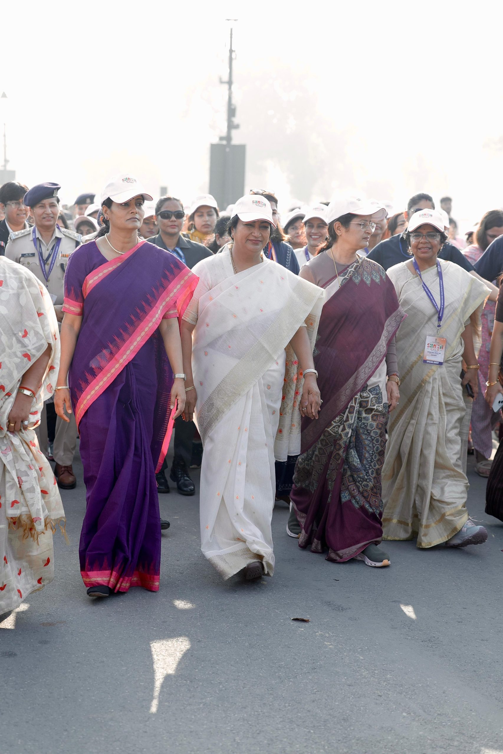 मुख्यमंत्री रेखा गुप्ता ने कनॉट प्लेस में ऑल-वुमेन बाइक रैली 2026 को दिखाई हरी झंडी