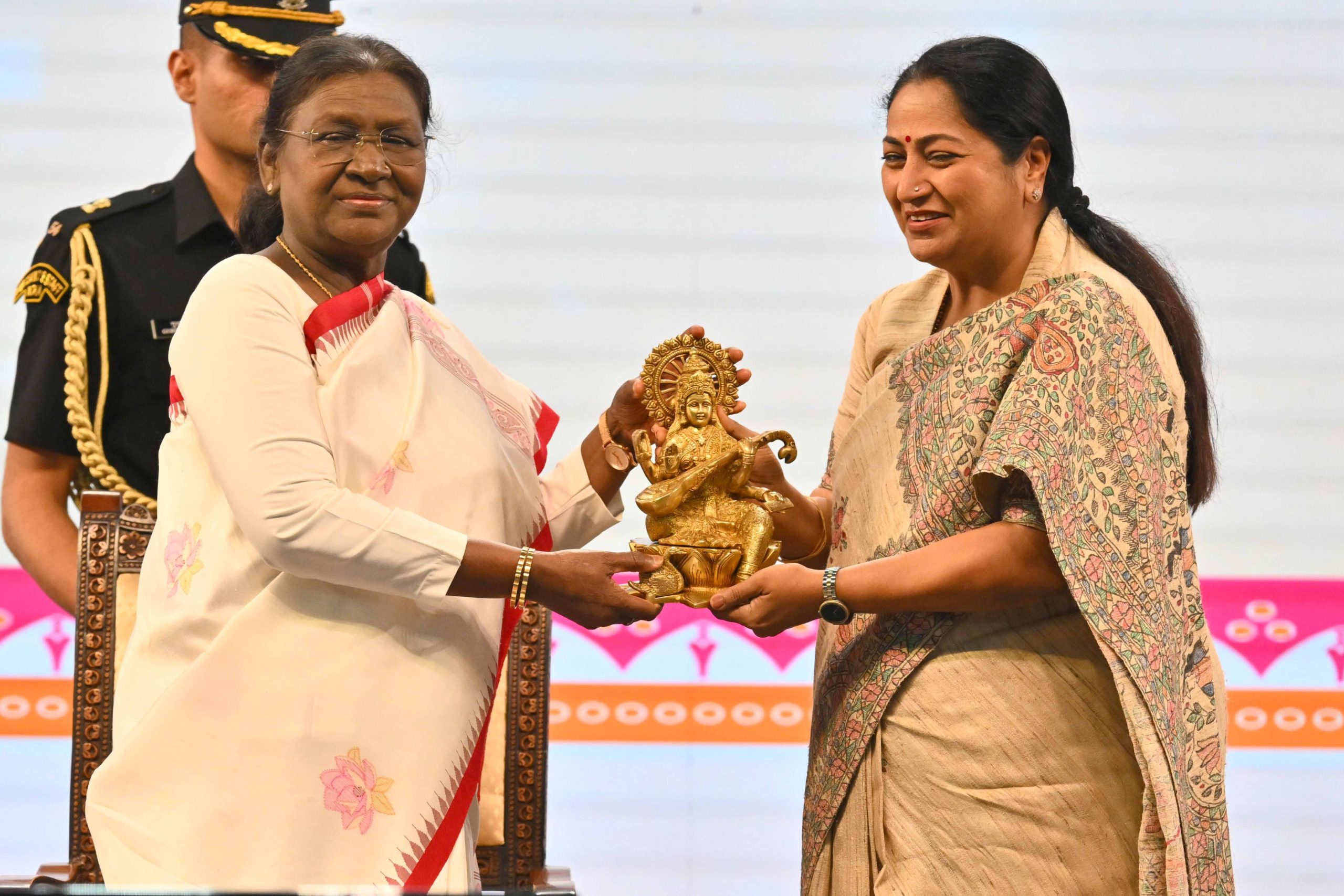 महिलाओं का सम्मान और सशक्तिकरण एक सभ्य राष्ट्र की सच्ची पहचान: राष्ट्रपति द्रौपदी मुर्मु