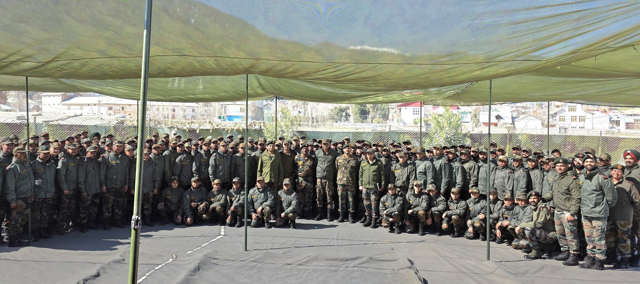 जम्मू-कश्मीर में व्हाइट नाइट कोर जीओसी लेफ्टिनेंट जनरल पी.के. मिश्रा का किश्तवाड़ दौरा, सैनिकों को सतर्क रहने के निर्देश