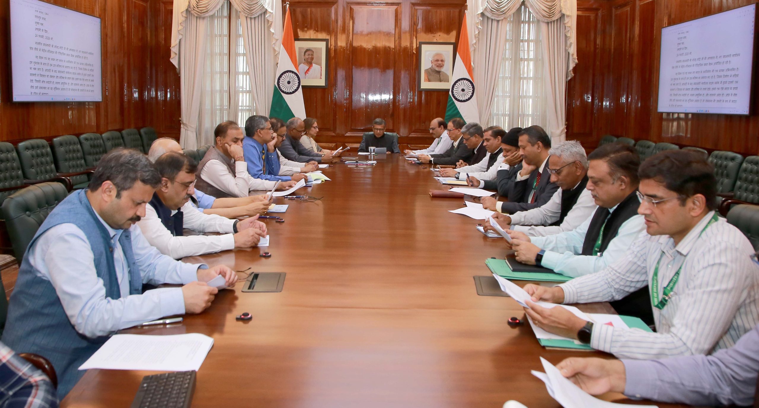 केंद्रीय रक्षा सचिव राजेश कुमार सिंह ने नई दिल्ली में सेवा संकल्प प्रस्ताव बैठक की अध्यक्षता की