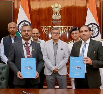 रक्षा मंत्रालय ने उन्नत हल्के हेलीकॉप्टर और वर्टिकल लॉन्च मिसाइल की खरीद के 5,083 करोड़ रुपये के अनुबंधों पर हस्ताक्षर किए