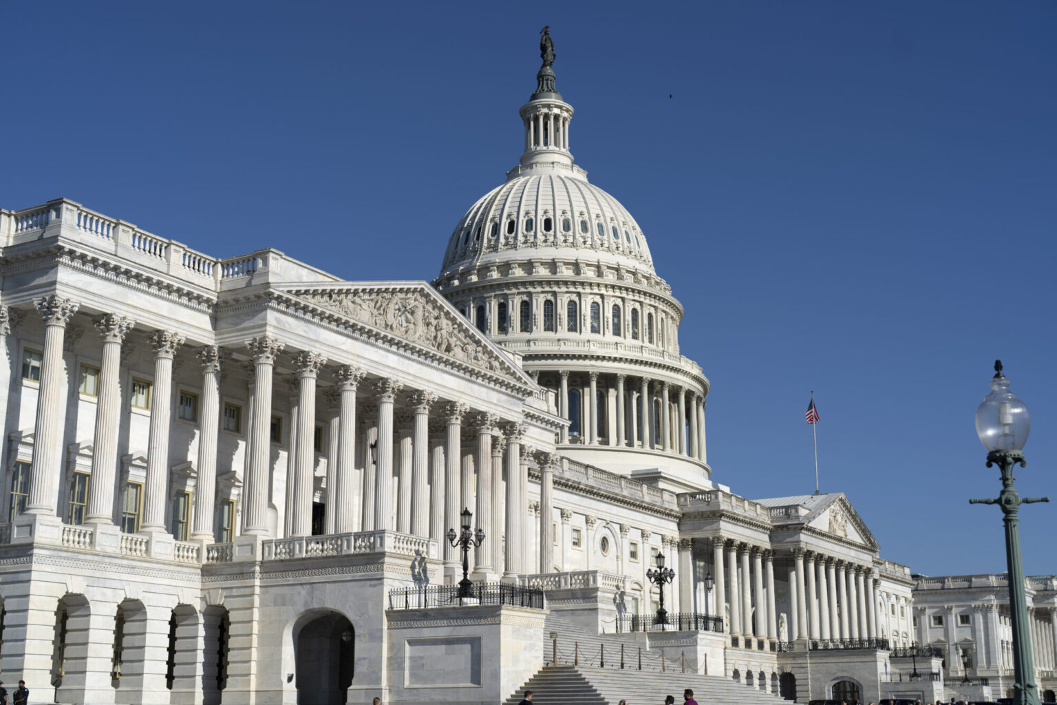 अमरीकी सीनेट ने राष्ट्रपति डॉनल्‍ड ट्रम्प के ईरान के खिलाफ सैन्य अभियान का समर्थन किया