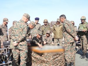 जम्मू-कश्मीर: लेफ्टिनेंट जनरल प्रतीक शर्मा ने पुंछ के शाहसितार और राजौरी सेक्टर के हंजनवाली का दौरा किया