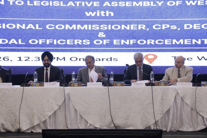 कोलकाता: निर्वाचन आयोग ने पश्चिम बंगाल के सीईओ, राज्य पुलिस और केंद्रीय रिज़र्व पुलिस बल के नोडल अधिकारि‍यों के साथ चुनाव तैयारियों पर बैठक की