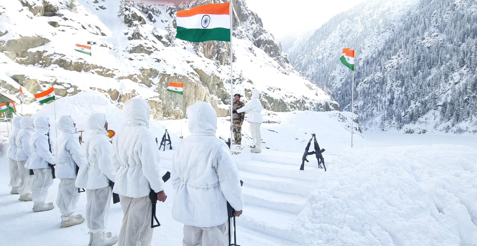 प्रधानमंत्री मोदी और गृह मंत्री अमित शाह ने सीआईएसएफ के सभी कर्मियों को उनके स्थापना दिवस पर बधाई दी