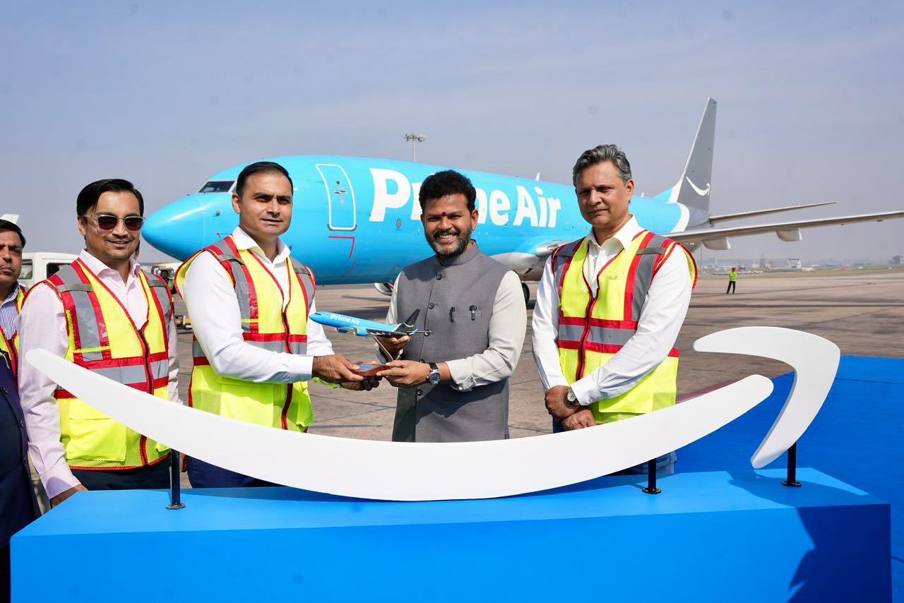 नागर विमानन मंत्री राममोहन नायडू ने दिल्ली से गुवाहाटी के लिए कार्गो उड़ान को झंडी दिखाकर किया रवाना